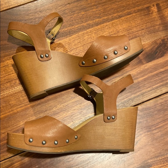Lucky Brand Women's Brown Wedge Sandals - Picture 7 of 7
